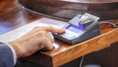 Как оставката на Цацаров обедини всички депутати и кое после ги скара?