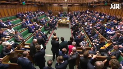 Британският парламент задължи Мей да иска ново отлагане на Brexit