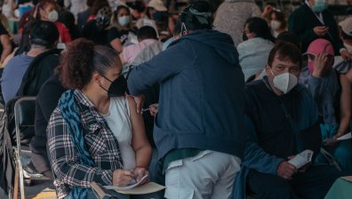 Каква е причината мигрантите да отказват да се ваксинират?