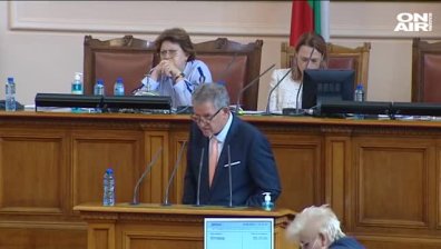 Кацаров предава на Спецпрокуратурата материали с нарушения при строежа на Детската болница