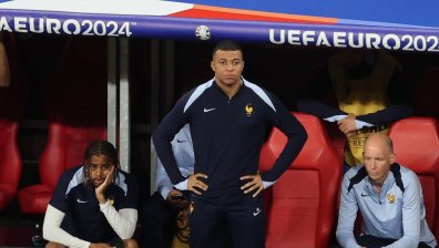 Дешан: Реших, че е по-добре Мбапе да остане на пейката