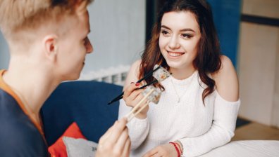 Ето кои са признаците, че някой е привлечен от вас