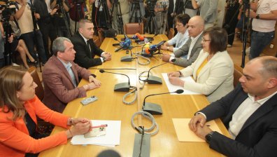 БСП и "Има такъв народ" преговарят за съставяне на правителство