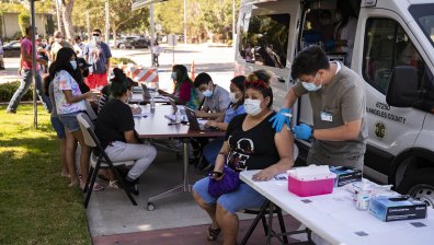 Над 100 000 новозаразени в САЩ за ден, планират поставяне на трета доза ваксина