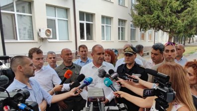 Радев в Елхово: Необходими са допълнителни мерки за гарантиране сигурността на граница