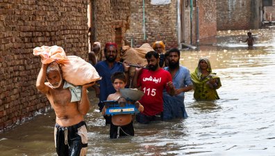Десетки хиляди души се евакуират от водното бедствие в Пакистан