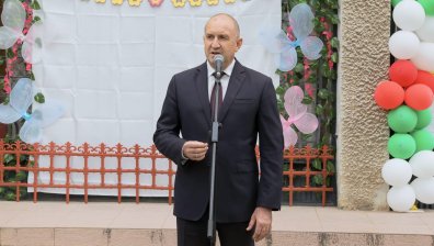 Радев: Всяко дете да има равен достъп до качествено образование