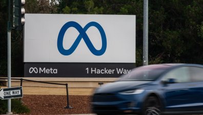 Facebook блокира излъчвания, в които присъства националният химн на Украйна