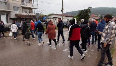 Фестивалът на цацата и дупките в Кранево изкараха местните жители на протест