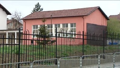 Нерегламентиран бизнес: Ученици плащат по 30 лв. за частни уроци в Банкя