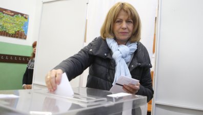 Фандъкова упражни правото си на глас на балотажа