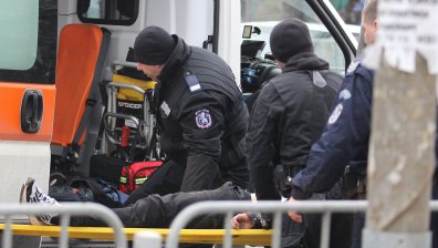 Трима полицаи са отстранени временно от работа заради починалия арестант