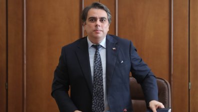  Асен Василев в Брюксел: Не намираме за балансиран пакета за собствените ресурси