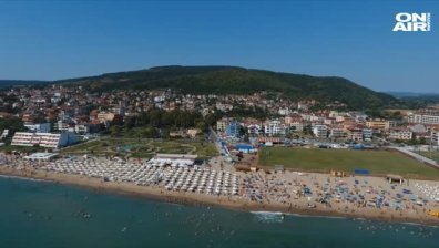 Чадър, шезлонг, шалте... Колко скъпа е сянката по българското Черноморие?