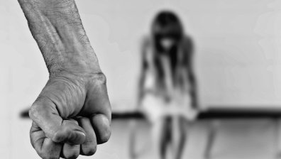 Мъж държал в дома си 21-годишно момиче затворено с дни