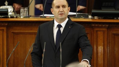 Встъпването в длъжност на Румен Радев блокира София 