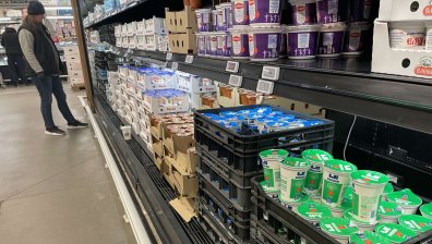 В магазините ни предлагат чужди стоки за български, от фермата до клиента млякото скача 4 пъти