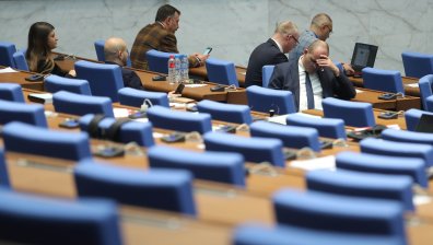 Депутатите заседават извънредно, обсъждат промените в Конституцията