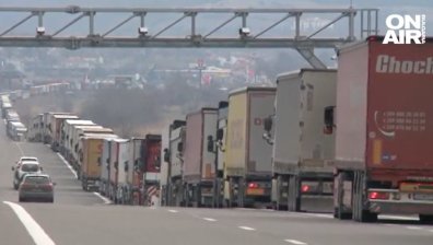 10 км за 8 часа чакане на "Кулата", проверяват камионите за износ на зърно