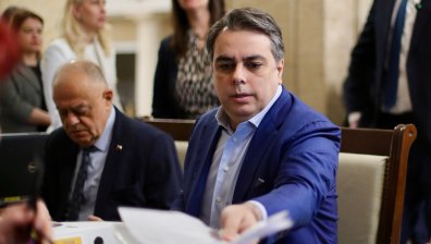 Коалицията ПП-ДБ се регистрира в ЦИК за изборите на 19 април (СНИМКИ)
