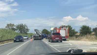 Тежка катастрофа в Пловдивско, режат ламарини, за да извадят шофьора
