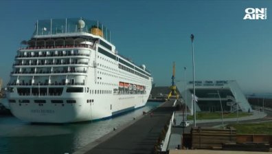 Бургас посрещна огромен круизен кораб за старт на сезона