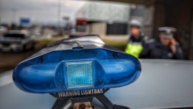 Тежка катастрофа взе две млади жертви край Враца, колата се усукала около дърво