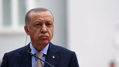 Турска певица "обиди" Адам и Ева, Ердоган се закани да ѝ изтръгне езика