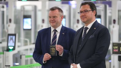 Ник Томас-Симъндс и Даниел Митов представят нови мерки на летище "Васил Левски" (СНИМКИ)