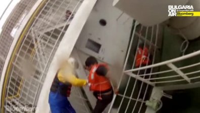 Продължава издирването на стотици пасажери на потъналия ферибот