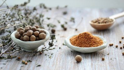 Кои са билките и подправките, които ни помагат за храносмилането