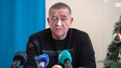 Бащата, който би с тиган и кол децата си, търсил властите заради финансови проблеми