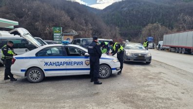 Удар срещу купения вот в Смолянско: Откриха списъци с имена и пари