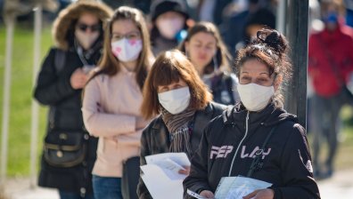 За пореден ден Бюрата по труда са обсадени от безработни
