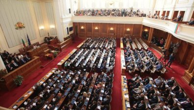 Гледат извънредно на второ четене актуализацията на бюджета на НЗОК и ДОО