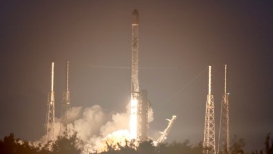 Изоставена ракета на SpaceX е на път да се разбие в Луната