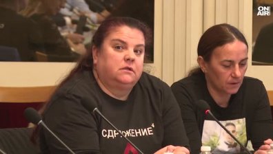 "Ангели на пътя": Почернени родители прекараха тежки празници до гробовете на децата си