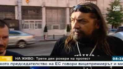 Мотористи пред турското посолство: Убиец си отиде вкъщи, искаме оставки!
