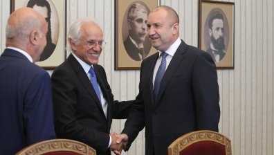 Радев проведе среща за увеличаване на количествата газ през "Александруполис"