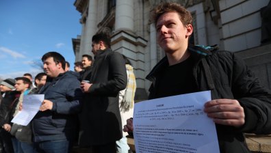 Протест заради избора на конституционните съдии: Атанасова да се оттегли от поста