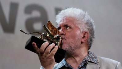 Педро Алмодовар грабна "Златен лъв" от фестивала във Венеция