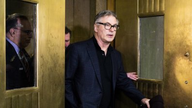 Официално: Обвиниха Болдуин в непредумишлено убийство на операторката