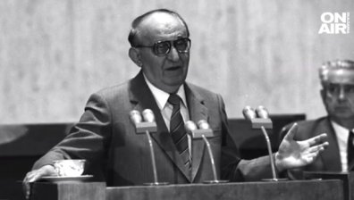 Кой е бащата на панелното строителство и колко време Тодор Живков е бил столичен кмет?