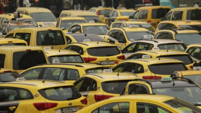 Таксиметрови шофьори искат оставката на директора на "Автомобилна администрация"