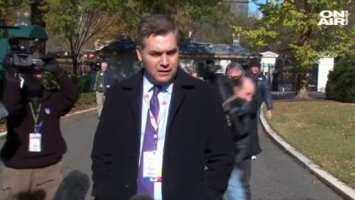 Белият дом възстанови акредитацията на изгонения журналист от CNN