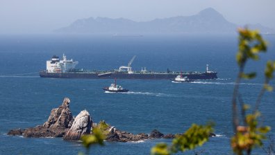 Цените на петрола скочиха след нова размяна на удари между Иран и САЩ
