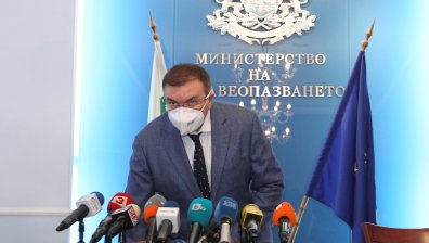 Министър Ангелов: Поставяме медицински пунктове пред големите болници