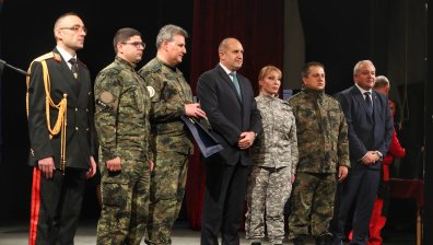 Радев награди пожарникари: С хора като вас страната ще просперира