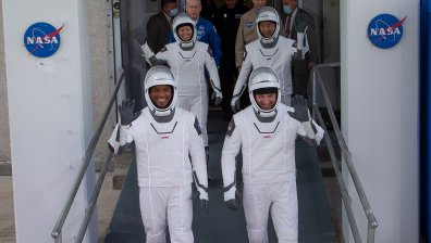 Как изглежда един 27-часов космически полет до МКС