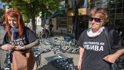Майките от "Системата ни убива" поискаха удължаване на сроковете на ТЕЛК-овете 